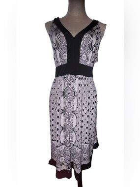 New York and Company Y2K Black & White Patterned V-Neck Sleeveless Dress